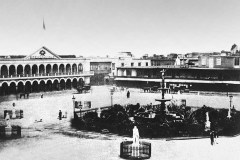 058-Imagen-75-plaza-de-armas-con-las-esculturas-que-figuraron-en-un-primer-tiempo